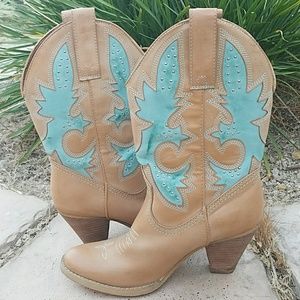 *LIKE NEW* Cowboy Boots size 8.5